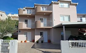 Apartment Ante
